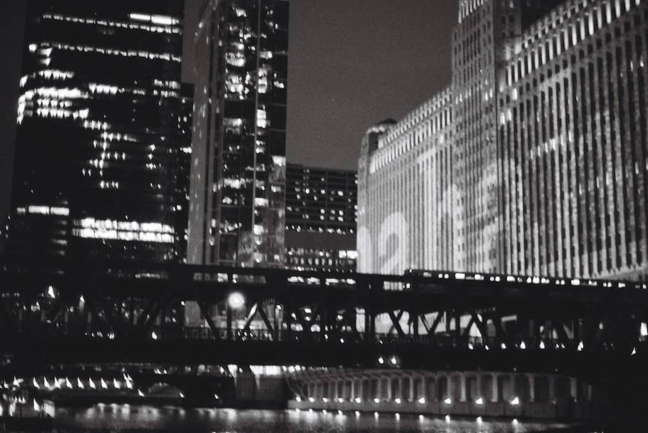 Merchandise Mart and Bridge over river in Chicago, Illinois